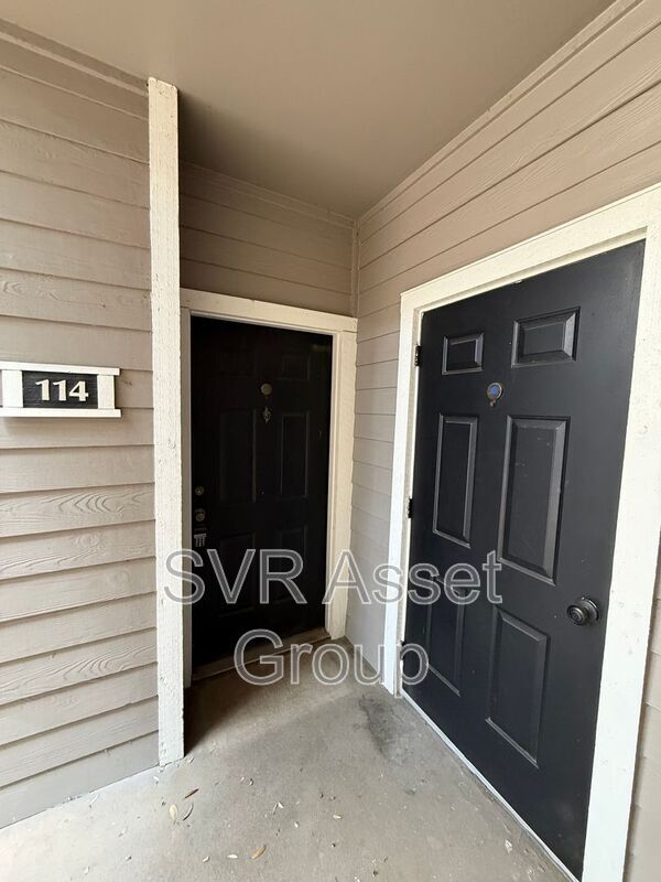 Photo - 10000 Gate Pkwy N Unidad #114