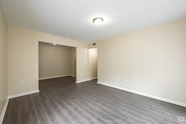 2BR, 1BA - 821SF