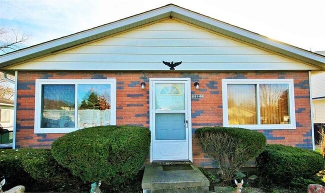 Photo - 20142 Williamson St