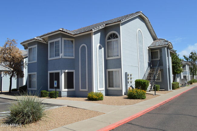 Building Photo - 2910 W Marconi Ave Unit 113