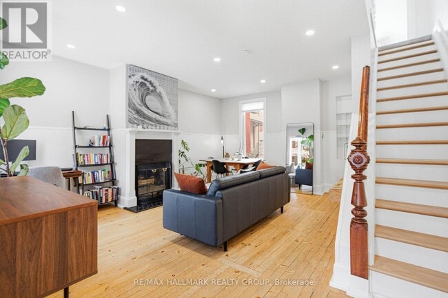 Photo - 438 McLeod St