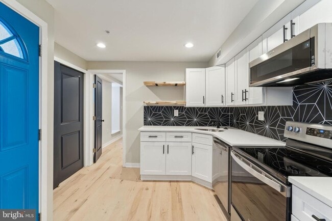 Building Photo - 431 S 62nd St