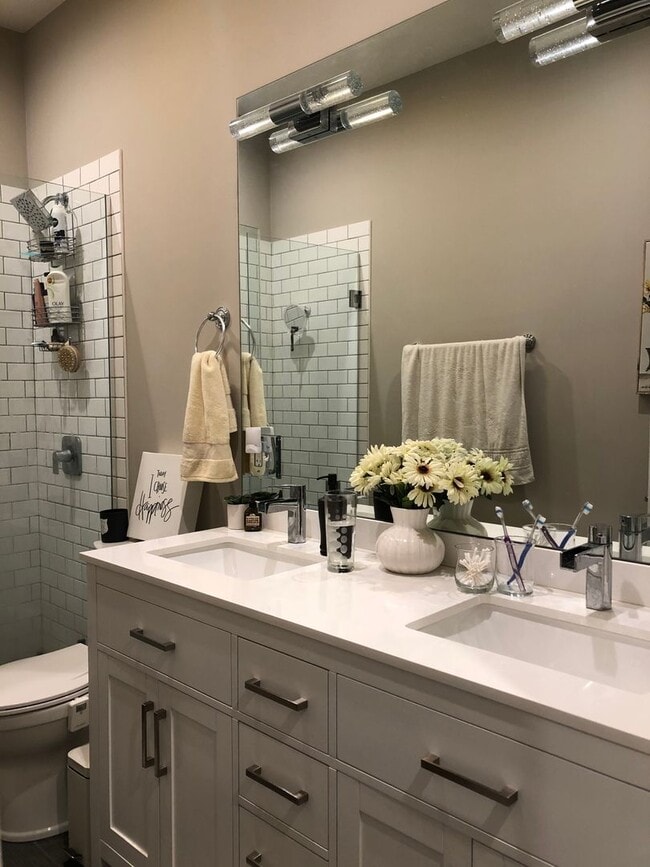 Photo - 1838 W Grand Ave Unit 2F