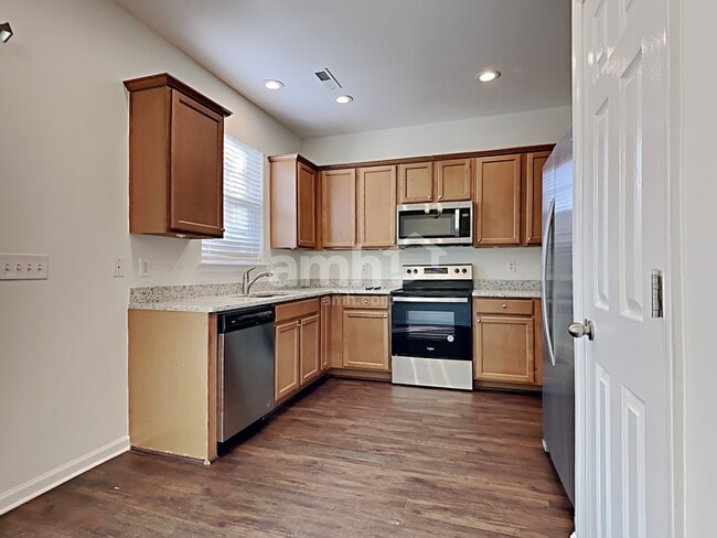 Photo - 2414 Thoreau St