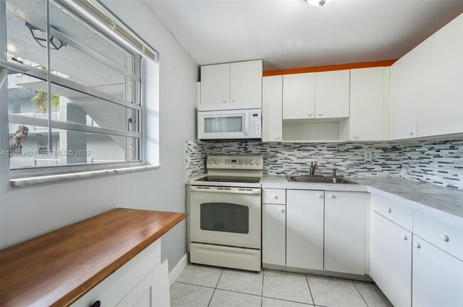 Photo - 1725 W 60th St Unit F220