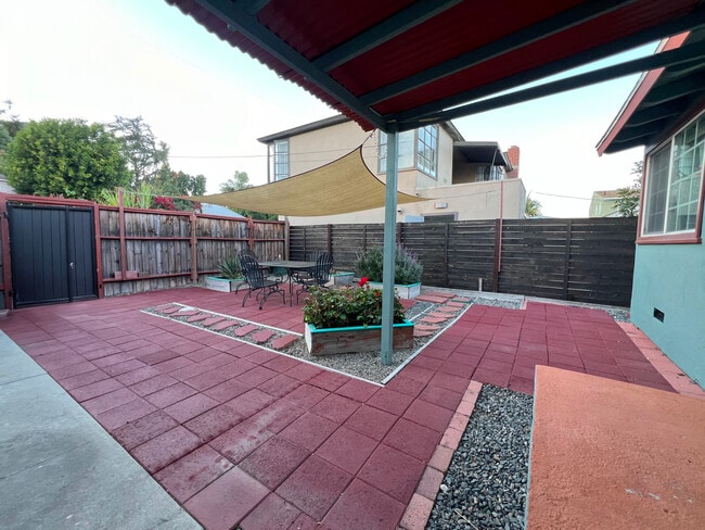 Photo - 3373 Falcon Ave Unidad 3373 Falcon Ave