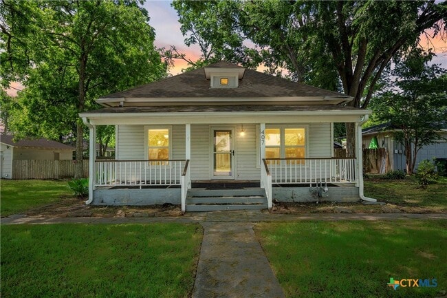 Photo - 407 E 7th St
