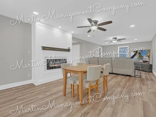 807 W 7th St