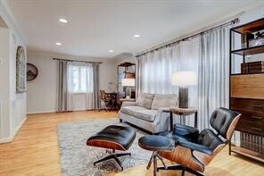 Photo - 3827 Drake St