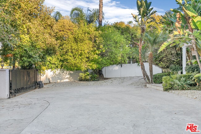 Photo - 19016 Wells Dr