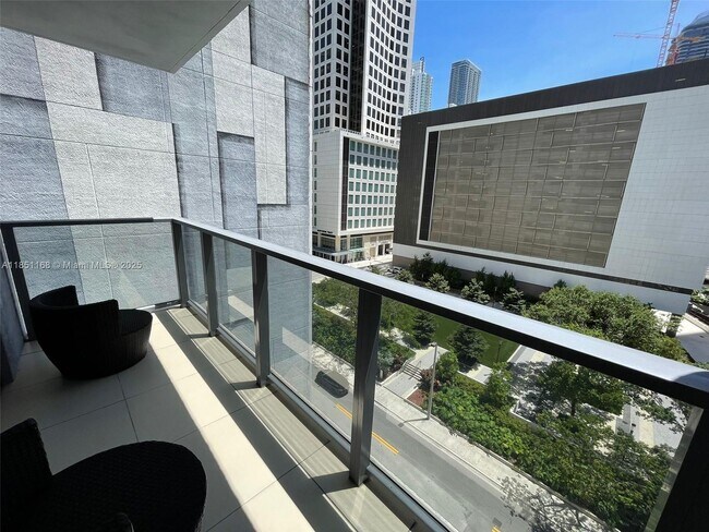 Photo - 31 SE 6th St Unit 907