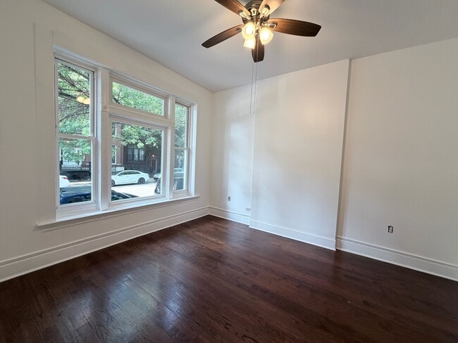 Photo - 1471 W Erie St Unit Apt 1