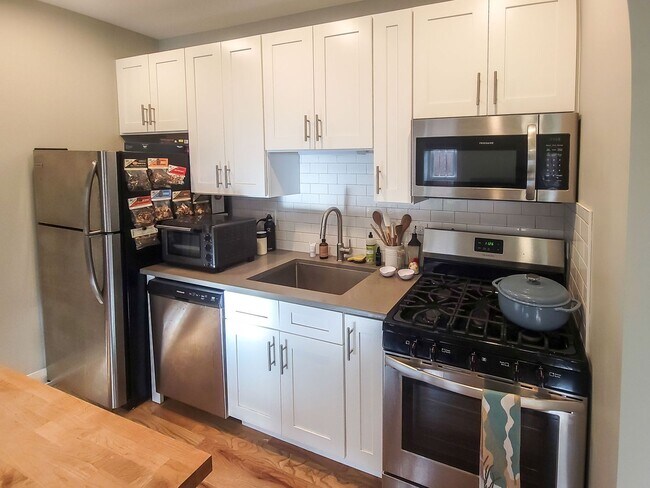 Photo - 350 W Dickens Ave Unidad 2109-3