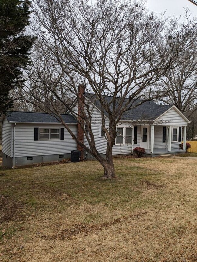 3BD/2BA Home in Hickory - 3BD/2BA Home in Hickory