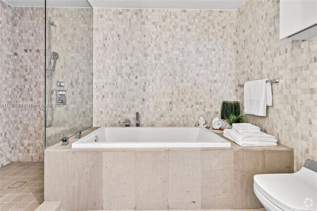 Building Photo - 68 SE 6th St Unit 2012 Rental
