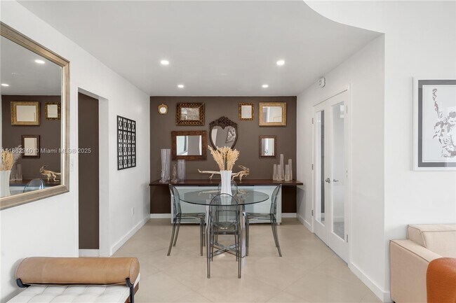 Photo - 4925 Collins Ave Unit 4H