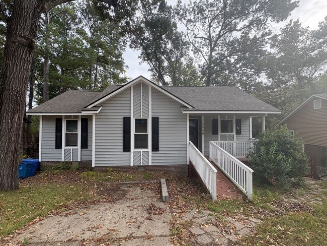 Building Photo - Charming 3 Bed, 2 Bath Tri-Level Home