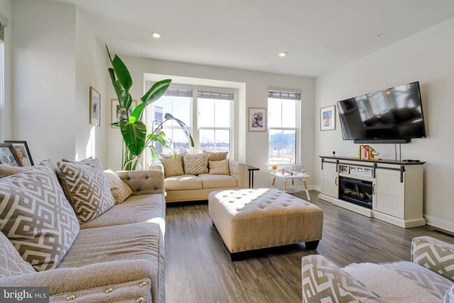 Photo - 2816 Arts Vista Blvd