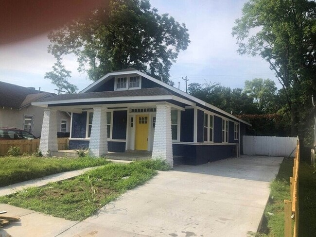 Building Photo - Beautiful Renovation in Midtown!