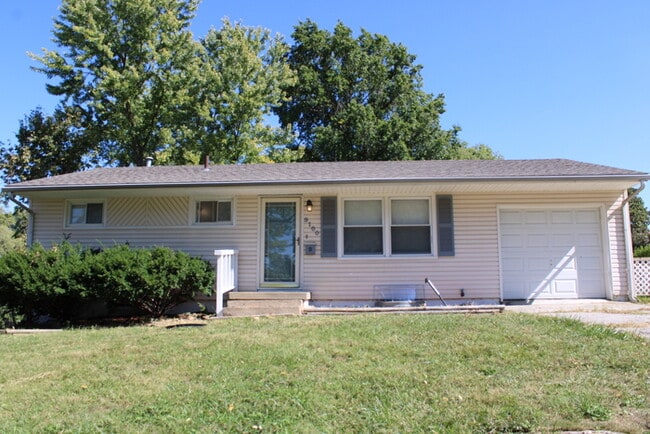 Spacious 3 Bedroom and 1 full bath home in... - Spacious 3 Bedroom and 1 full bath home in...
