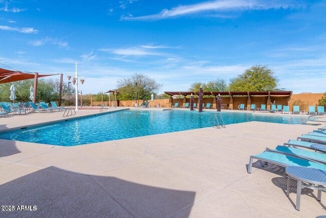 Building Photo - 3838 E Cat Balue Dr