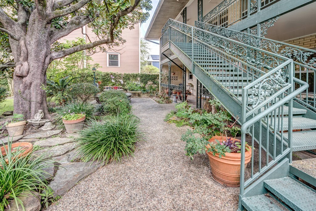 Photo - 1324 Cortlandt St