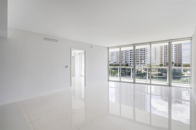 Photo - 495 Brickell Ave Unit BAY407