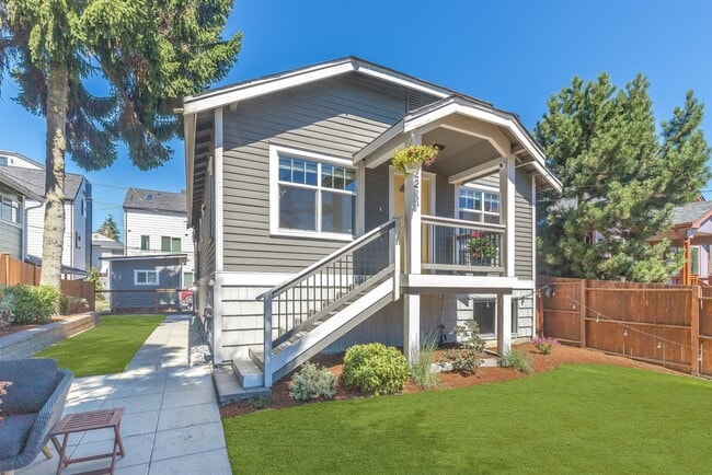 Building Photo - LIM DUPLEX Unit Lower