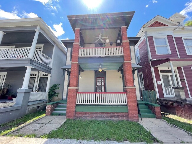 Building Photo - 2 BED | 1 BATH | STARLAND | ONE PARKING SPACE INCLUDED | Available October 2026