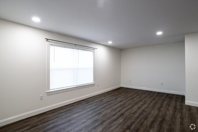 2BR, 1BA - 950 SF - Living Room - Goodall Place