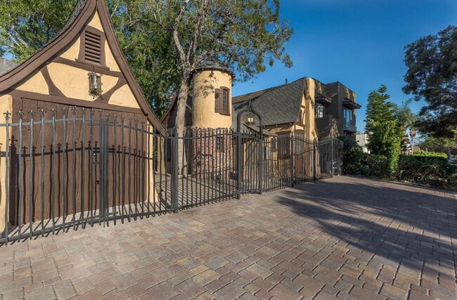 Photo - 1328 N Formosa Ave Unidad 2bdrm