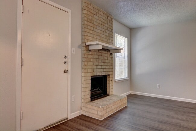 Photo - 410 Vista W Ct