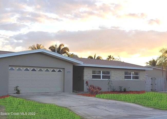 Building Photo - 215 Marion St