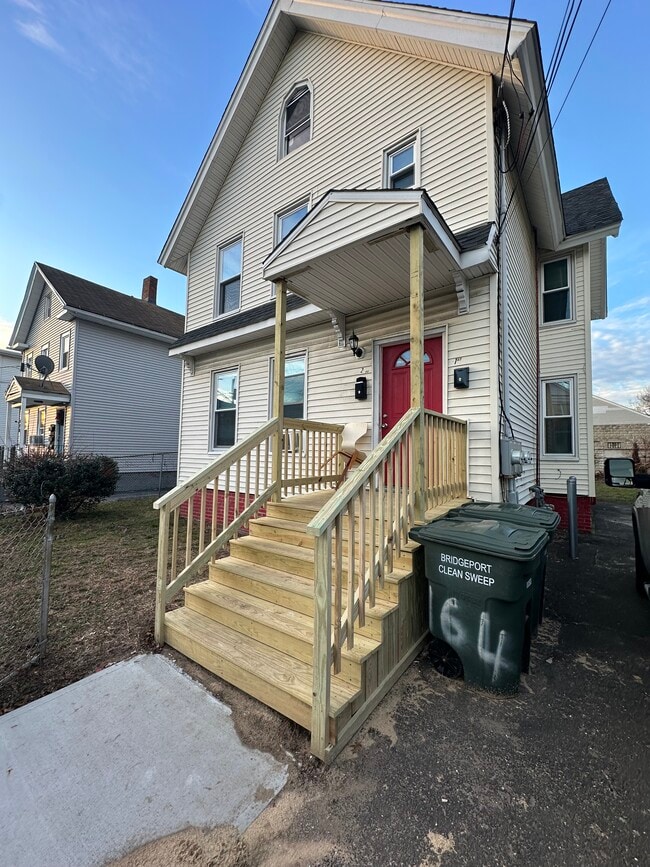 Building Photo - 164 Hanover St Unit 2nd floor