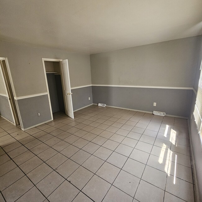 Photo - 6503 N 53rd St Unit 6503 - Lower