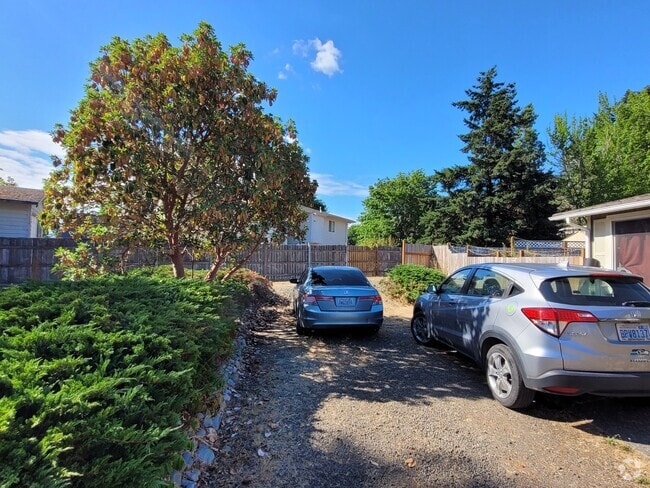 Building Photo - 340 Hill Ct Unit C Rental