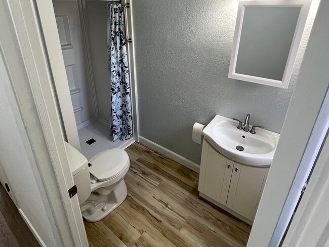 Photo - 933 White St
