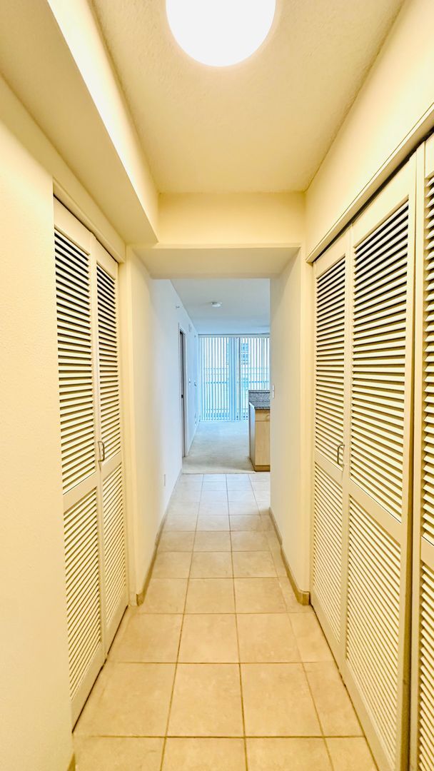 Photo - Diamond in the rough 1 bedroom with den in Honolulu! Unit 1407