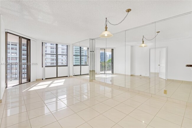 Building Photo - 1865 Brickell Ave Unit A805