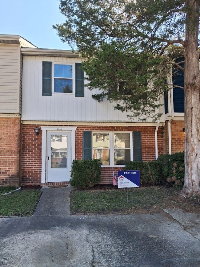 Photo - Charming 3BR Townhouse with Fenced Backyard and Community Pool