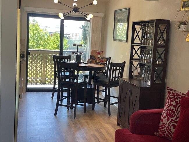 Dining room - 801 Nash Rd