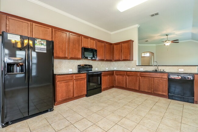 Photo - 900 W Bend Blvd