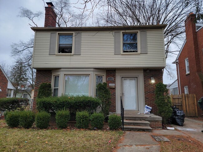 Photo - 17400 Huntington Rd House