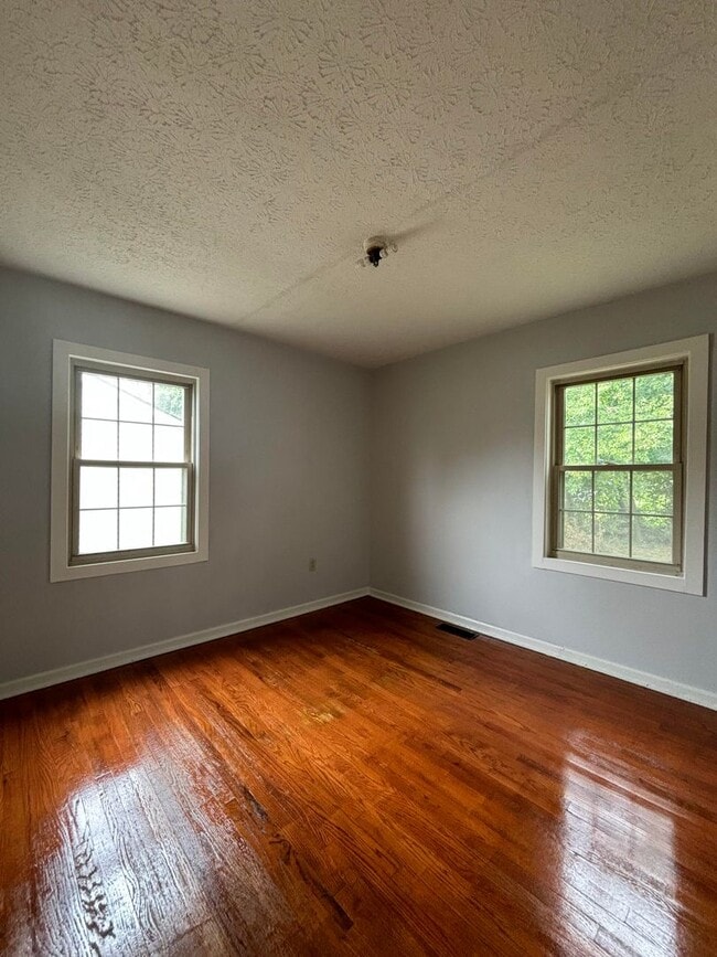 Photo - 1733 Holly Dr