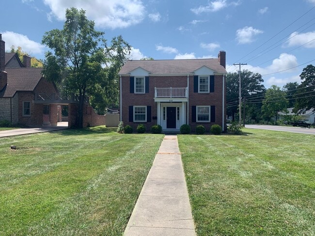 Building Photo - 918 W Stewart Rd Unit 918 W Stewart