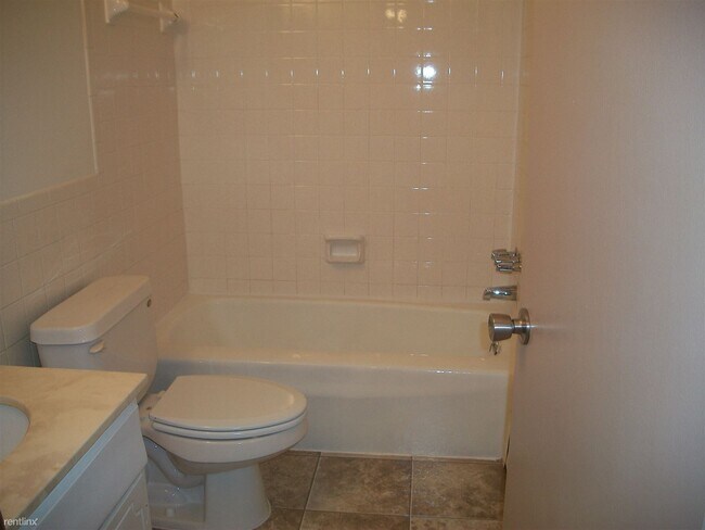 Photo - 2 br, 1 bath Apartment - Village Square