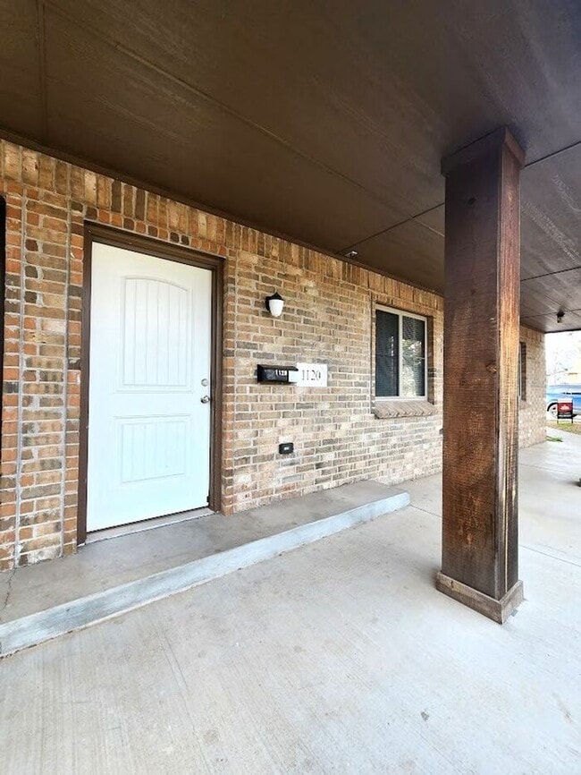 Photo - Spacious 5 Bedroom 3 Bath In Highland Park Add in Edmond