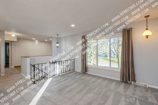 Photo - 306 NE Grant St