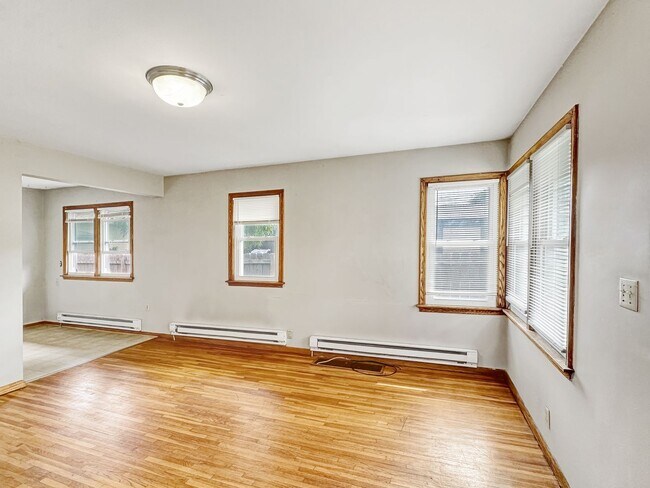 1008 16th Ave SE