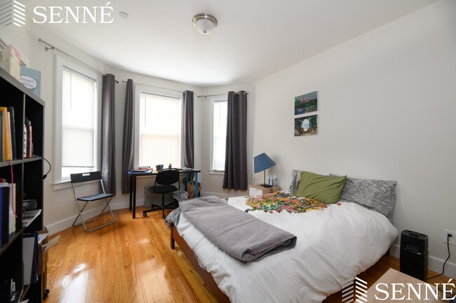 Building Photo - 306 Western Ave Unit 3